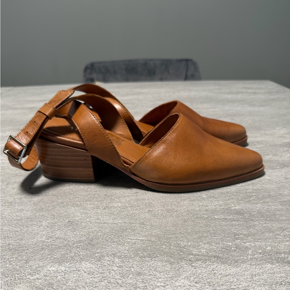 Patina leather closed-toe slingback mules in brown size 11